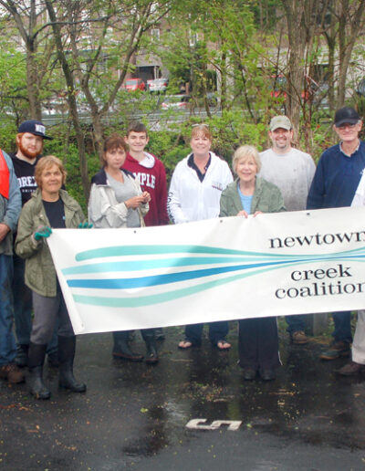 Newtown Creek cleanup volunteers